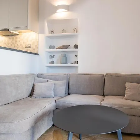 Seaview Euterpe Villa *